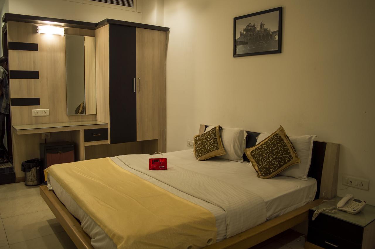 Oyo 751 Hotel Shree Palace 博帕尔 外观 照片