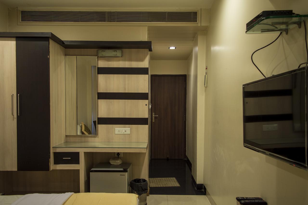 Oyo 751 Hotel Shree Palace 博帕尔 外观 照片